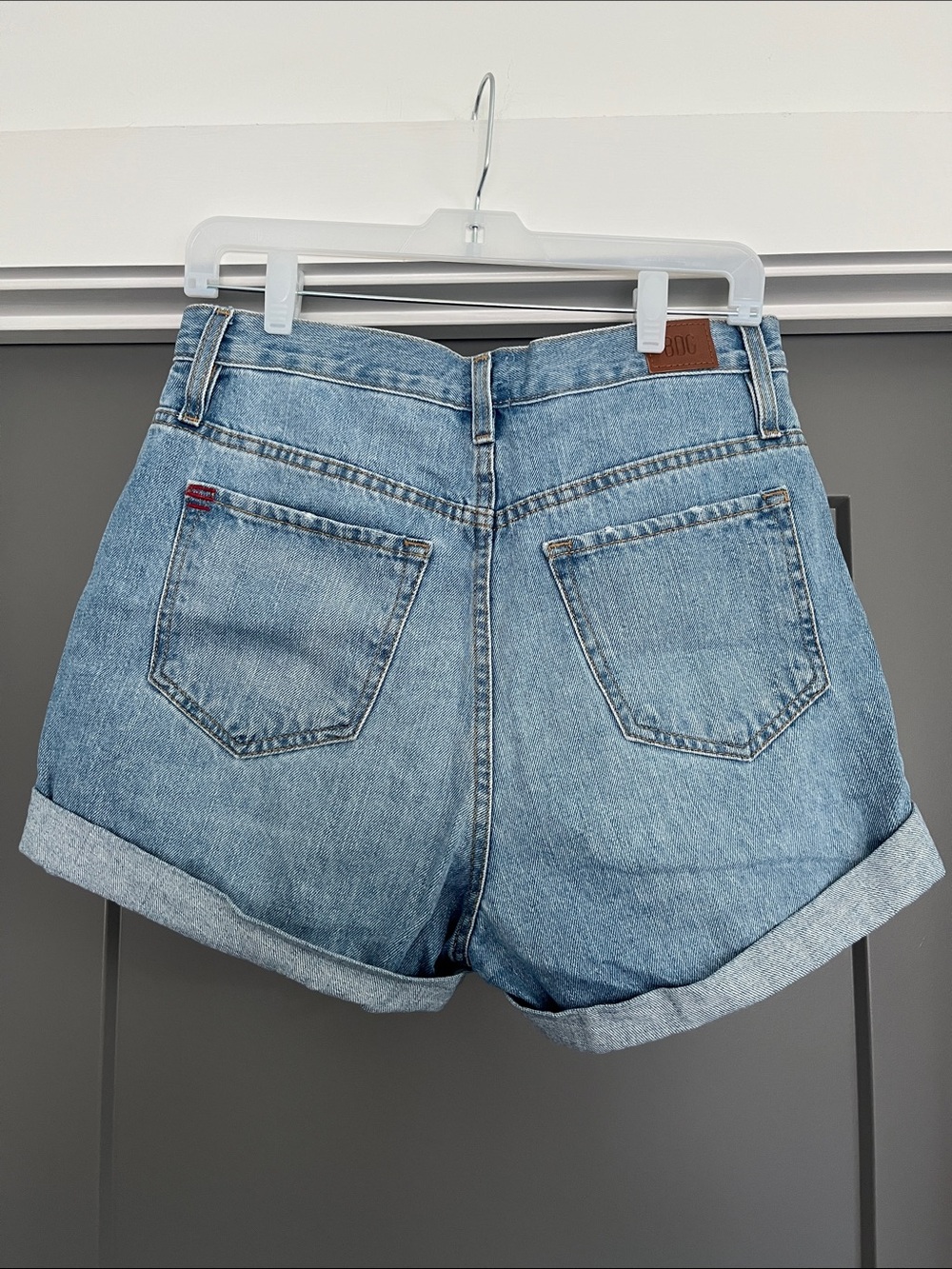 BDG Urban Outfitters Mom High-Rise Blue Denim Cuffed Women's Shorts 100% Cotton - Picture 2 of 5